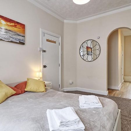 Lovely 1-Bedroom Condo Near The Sea Front Southend-on-Sea Exterior photo