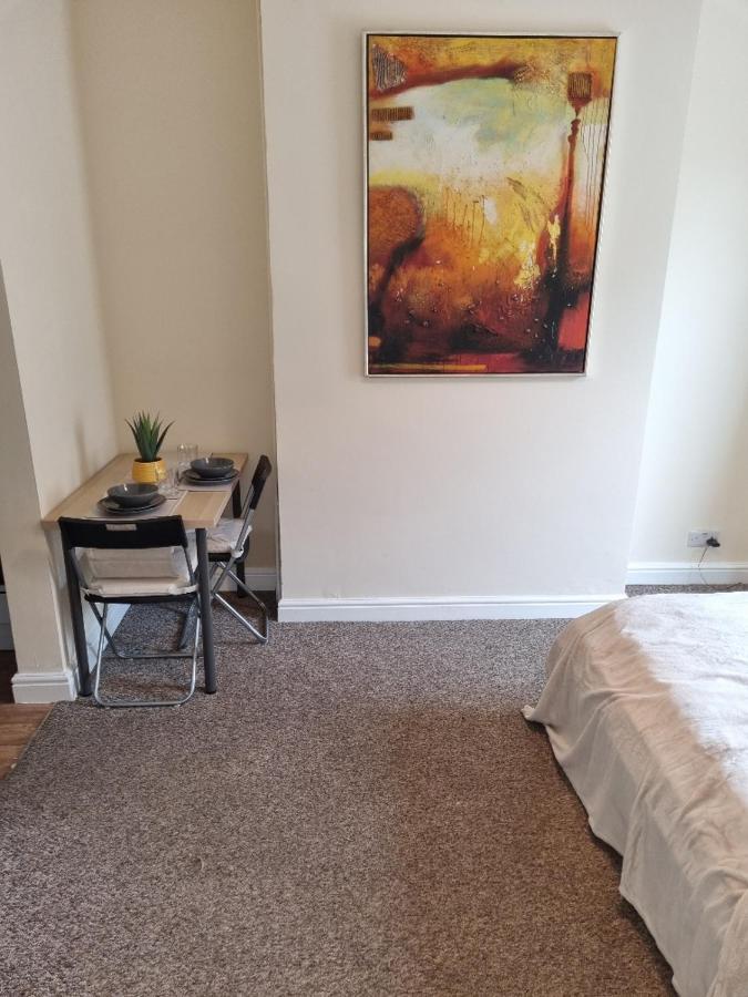 Lovely 1-Bedroom Condo Near The Sea Front Southend-on-Sea Exterior photo
