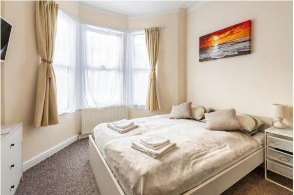 Lovely 1-Bedroom Condo Near The Sea Front Southend-on-Sea Exterior photo
