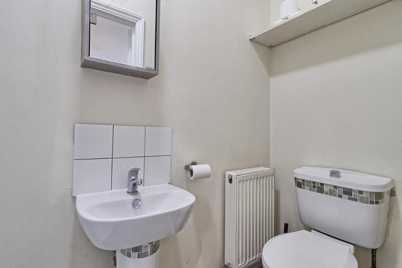 Lovely 1-Bedroom Condo Near The Sea Front Southend-on-Sea Exterior photo