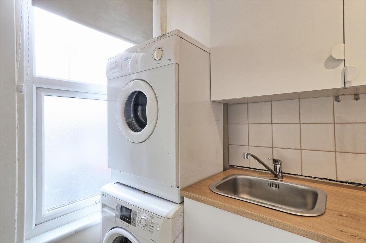 Lovely 1-Bedroom Condo Near The Sea Front Southend-on-Sea Exterior photo